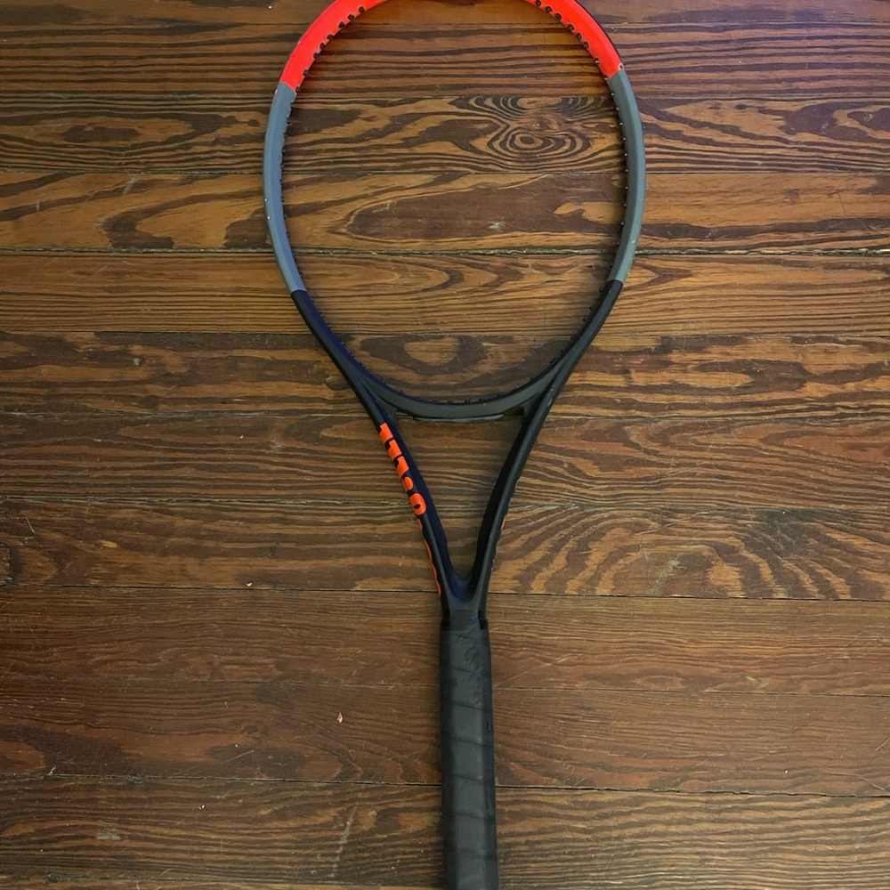 Wilson clash 100 tennis racquet